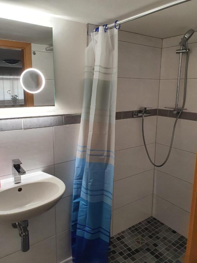 Zimmer Im Ug Direkt In Der Innenstadt, Centrum Шверин Экстерьер фото